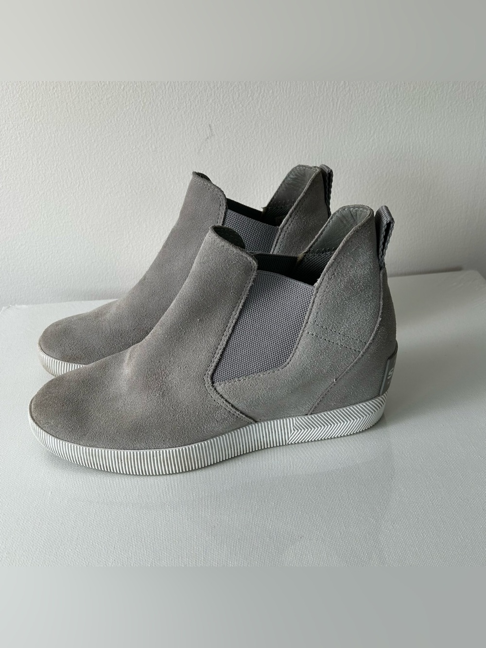 Sorel Out N About Boots Womens Size 9 US Gray Ankle Suede Leather Slip On NL4911 - Picture 1 of 11